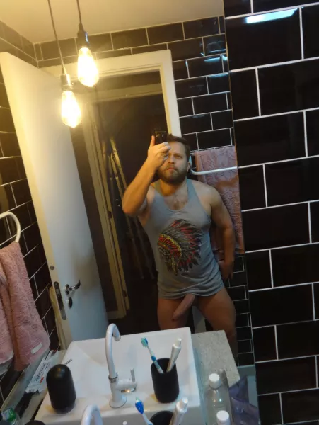 Hello, friends by Reneezavetti