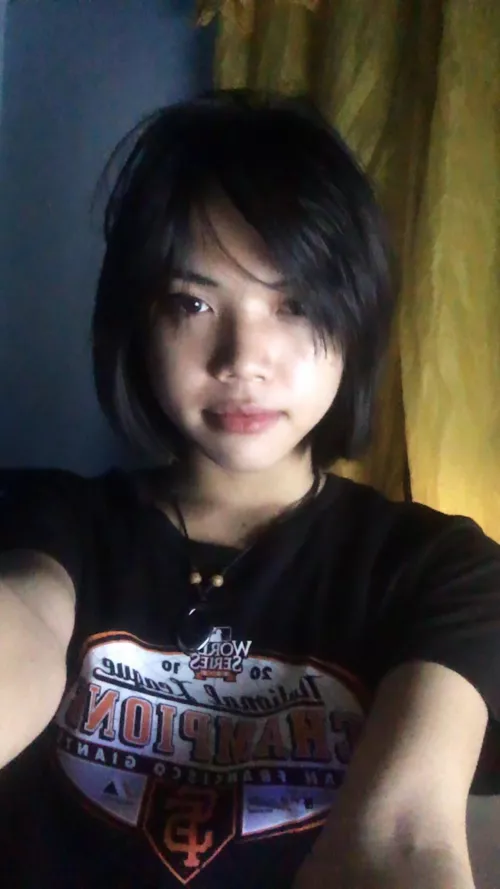 Hello friends :> what do u think the bangs did i F up? :D by Miruu-__-