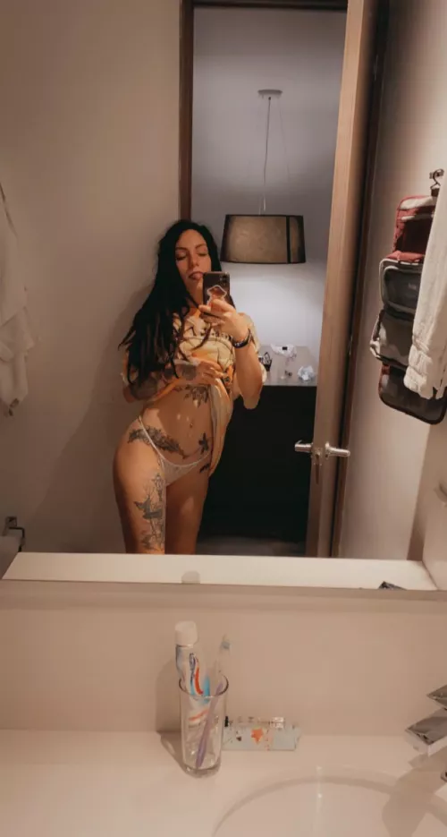 Hello from medellin 😜 by Saskia-69