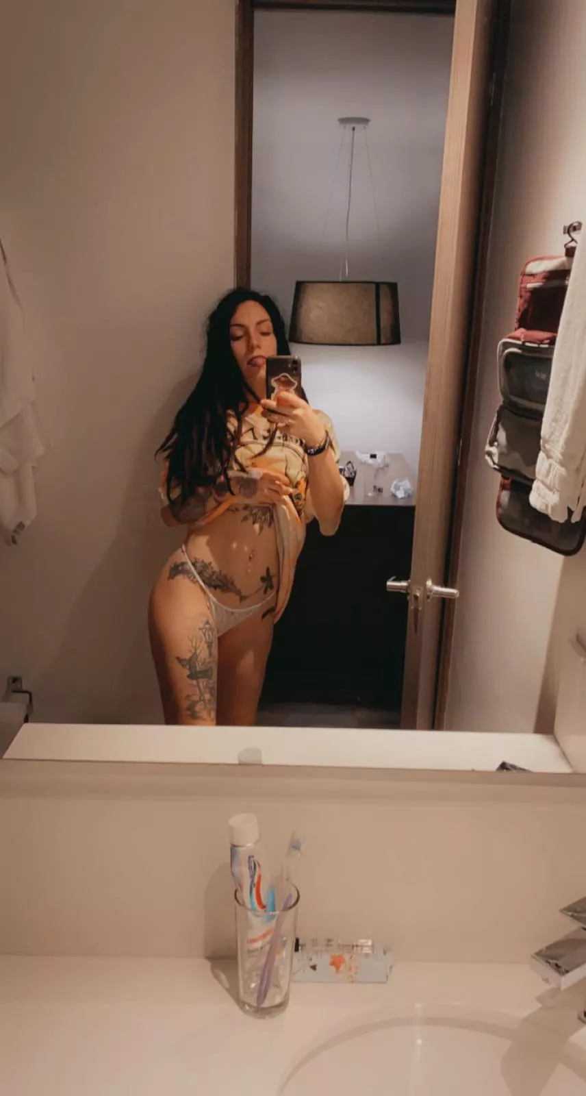 Hello from medellin 😜 posted by Saskia-69