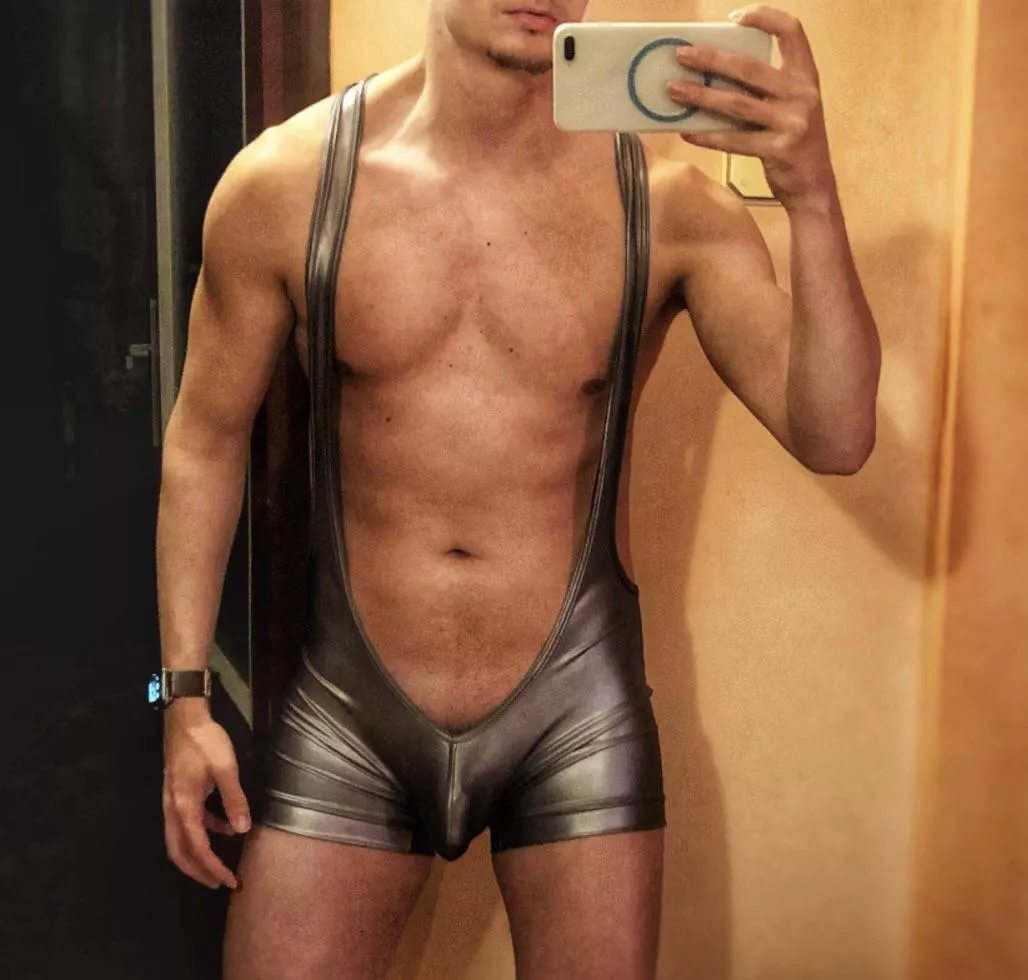 Hello guys 😋 posted by N2ner