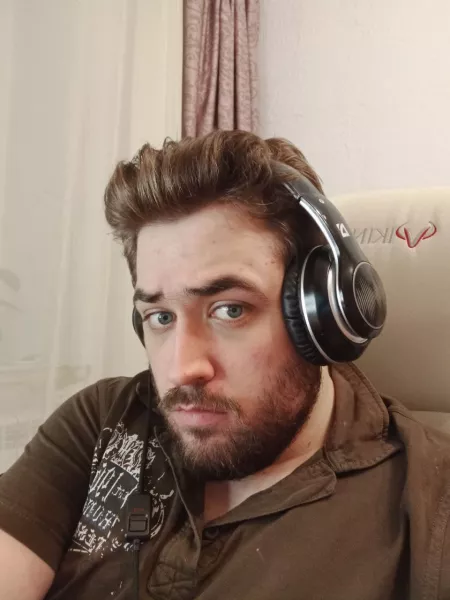 Hello hello! by Ladias2077