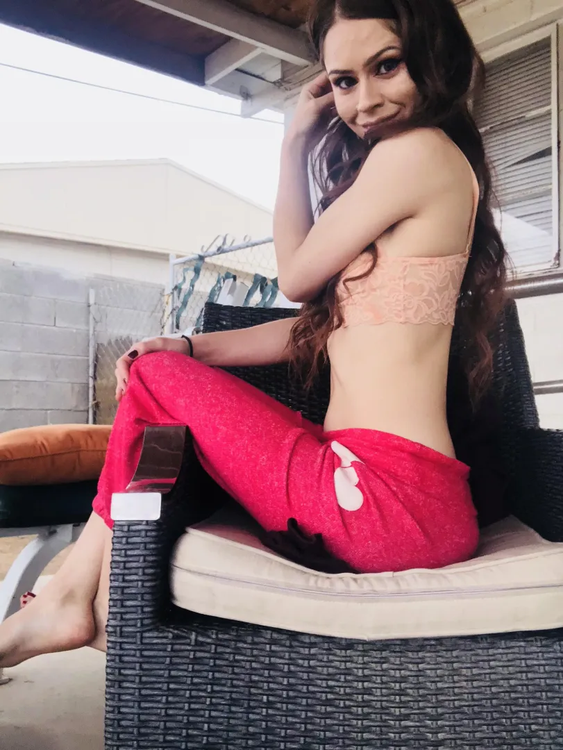 Hello! I hope you have a good day… by the way do these count as yoga pants 🤔 posted by ohzohe