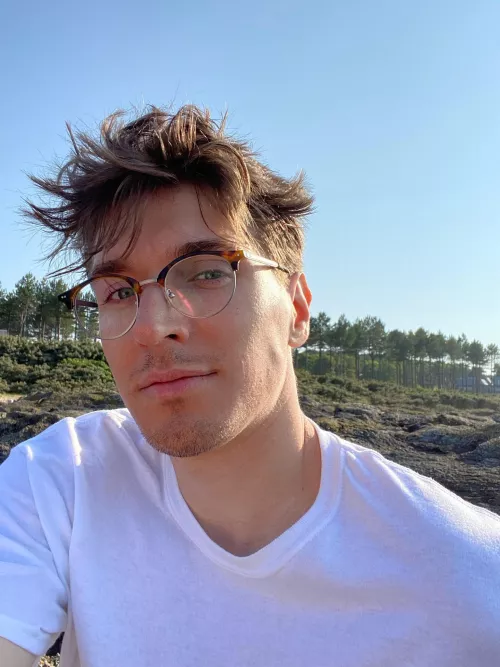 Hello 👋🏻 I’m missing the warmth of the summer sun already by Responsible_End6964