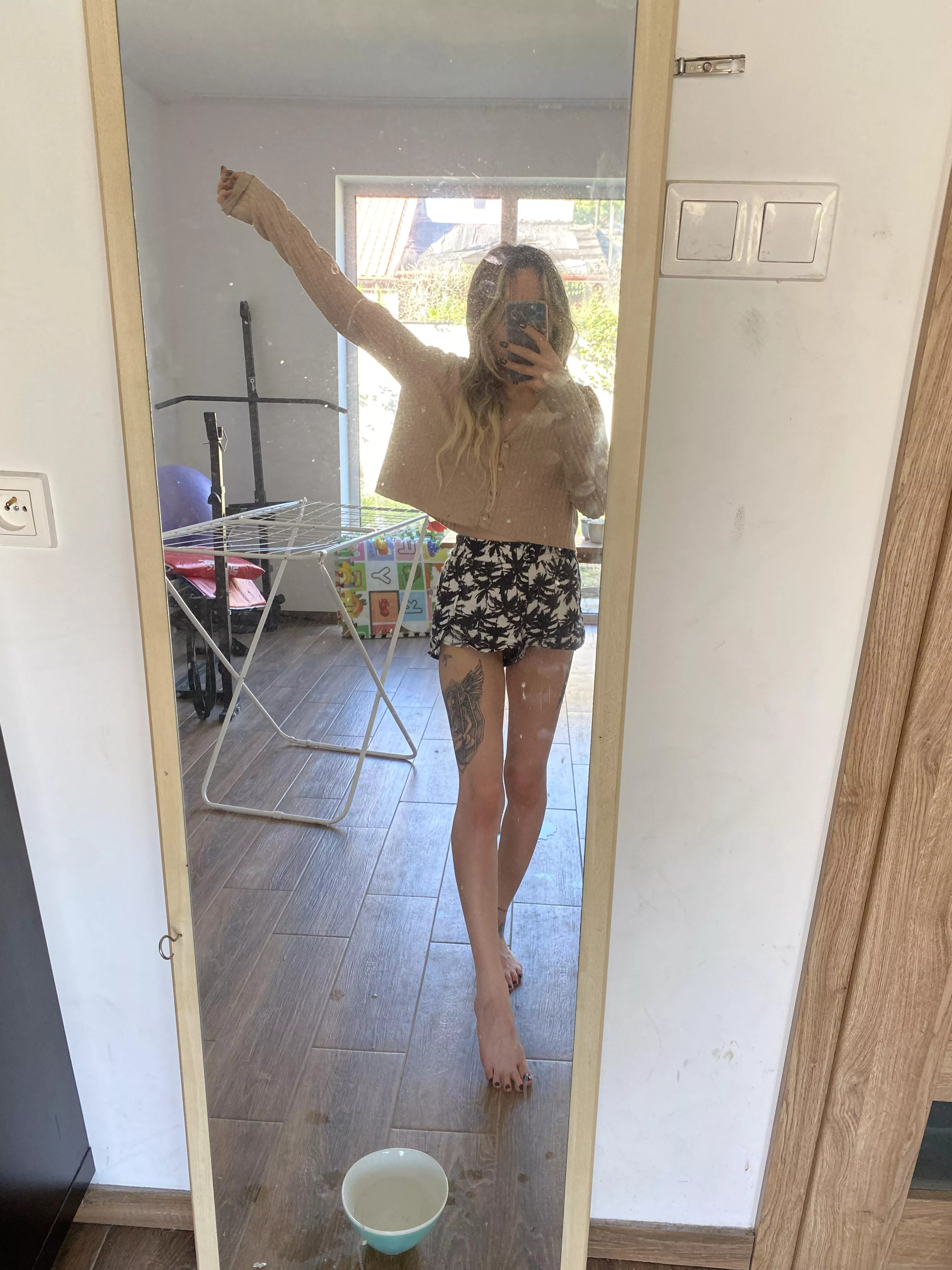 Hello! Look at me and adore me. I’m happy when weather is sunny ☺️✨ posted by Goddess_Leila