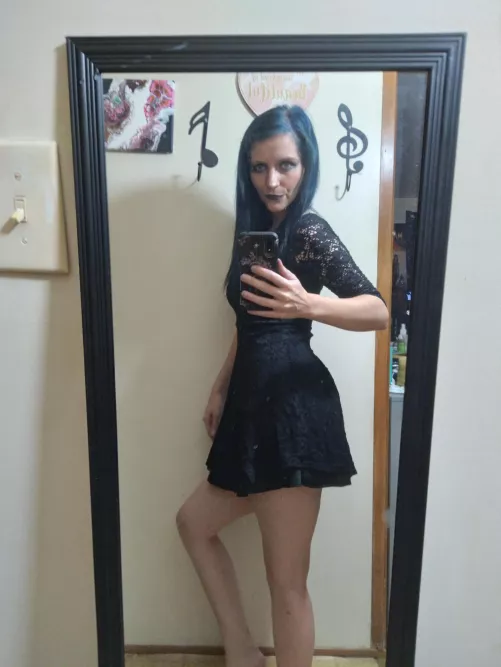 Hello love 🖤 by NikkiHeart69