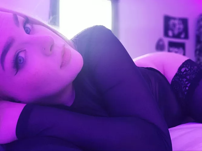 Hello lovelies by Sukkubus0928