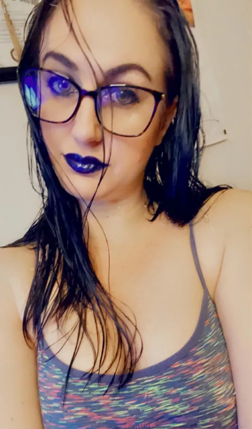 Hello my babies 💋 Cum play 🥰 Fat ass 🍑 Big titties 🍈🍈 these eyes tho. 👀 Older woman ☺️ Thicc 💁🏽‍♀️ Requests and exclusive content $$$ 💰 links in bio and below bb. I have some panties I need to sell, they’re too tigh by heatheralyse69