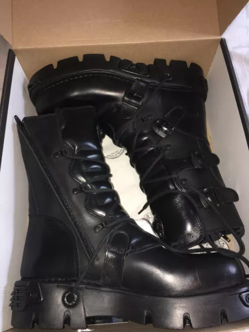Hello my fellow humans who also enjoy the simple pleasure of good boots, these are my favourites, the newrock’s nomada black! by unknown-user6699