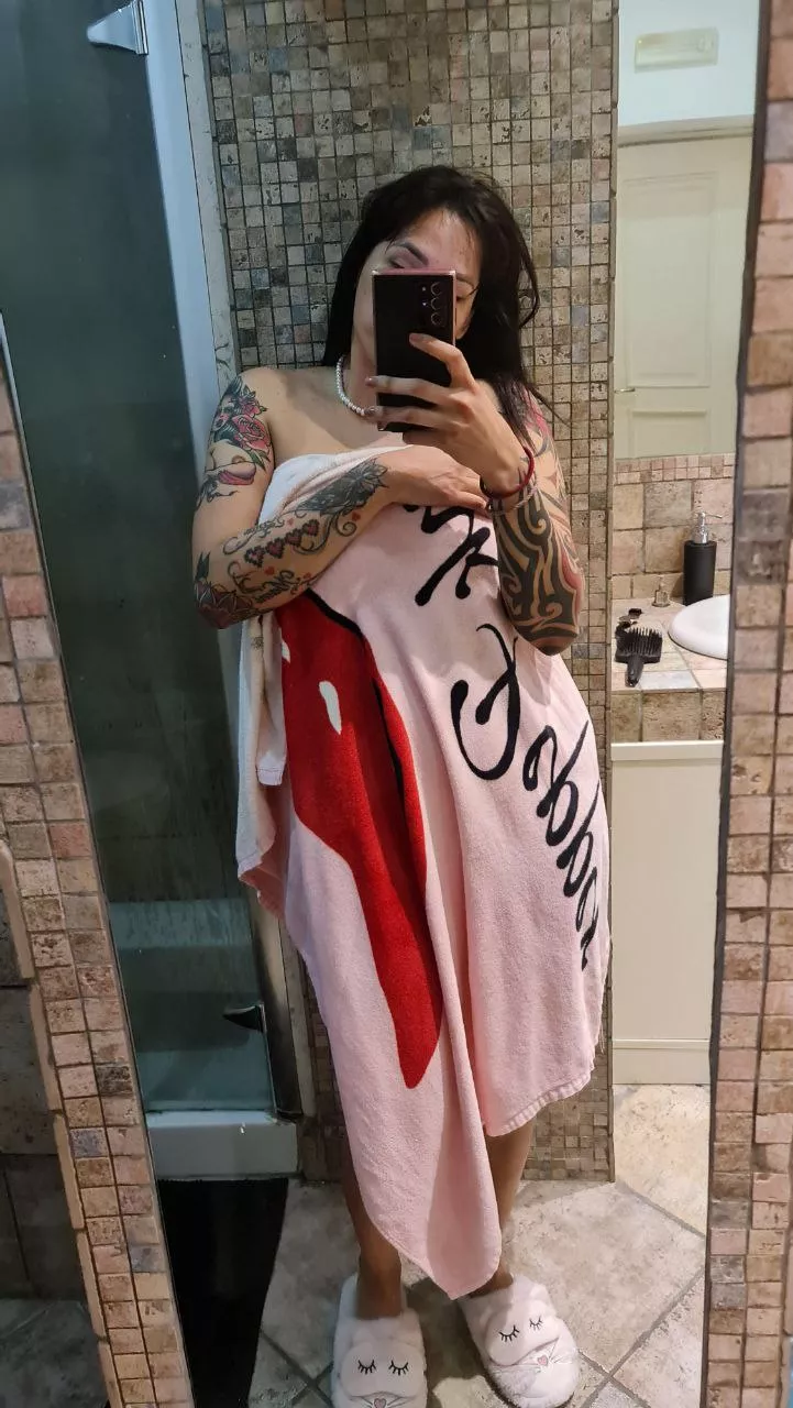 Hello papis, how was your day?🤗🤗🤗 posted by MamiMilf