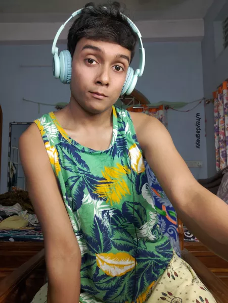 Hello peeps by raydagreyy