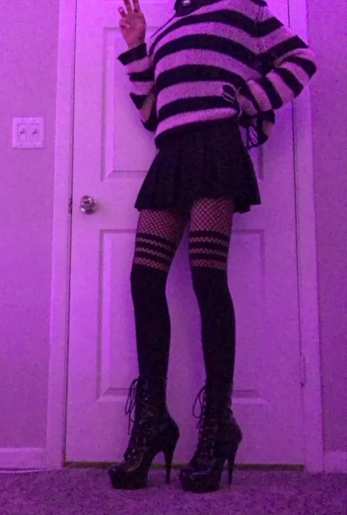 hello people sorting by new. i am in need of cuddles and anime 🖤 by AnxiousShade