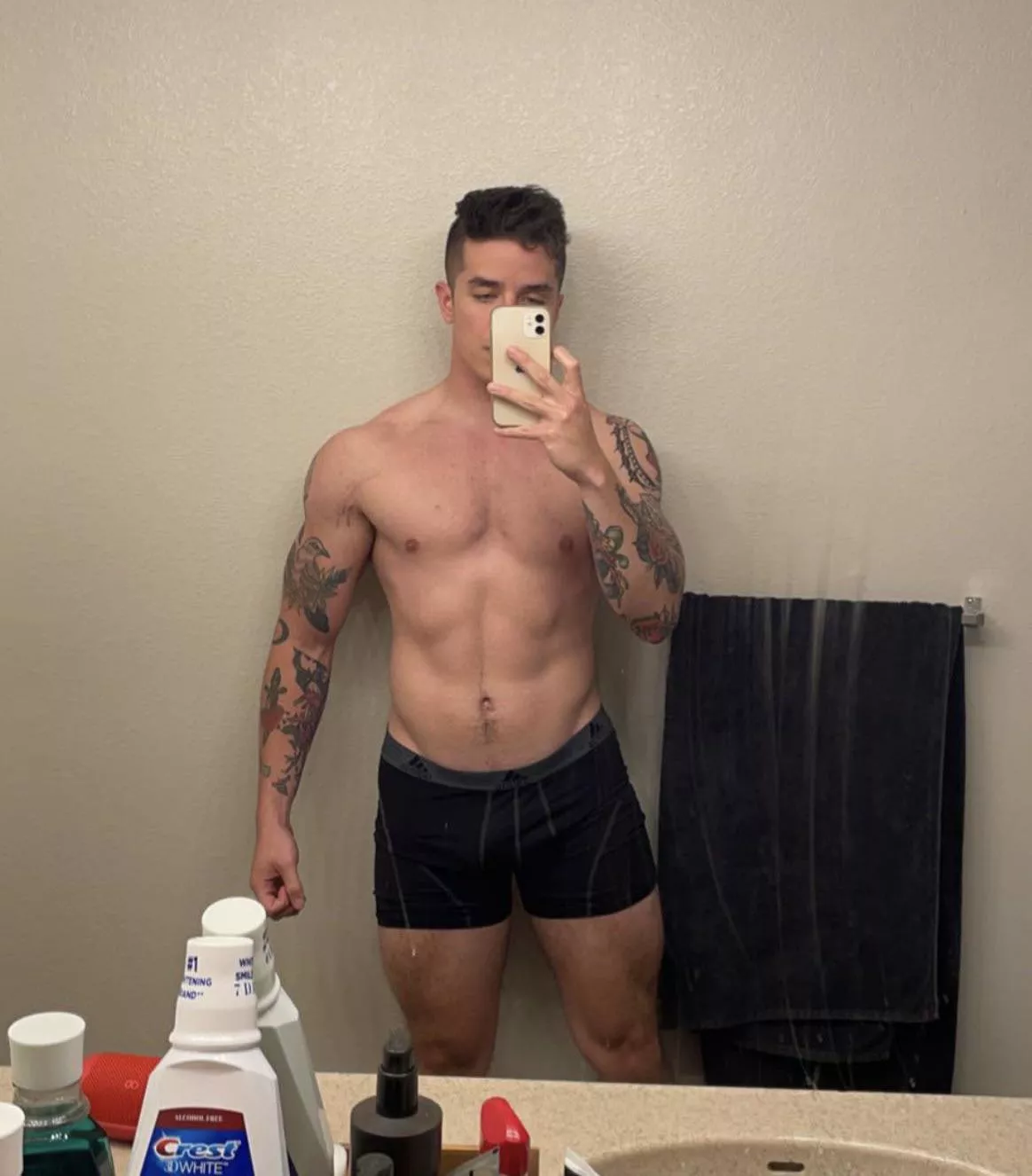 Hello Reddit ✌🏻 posted by YourArtTeacher_