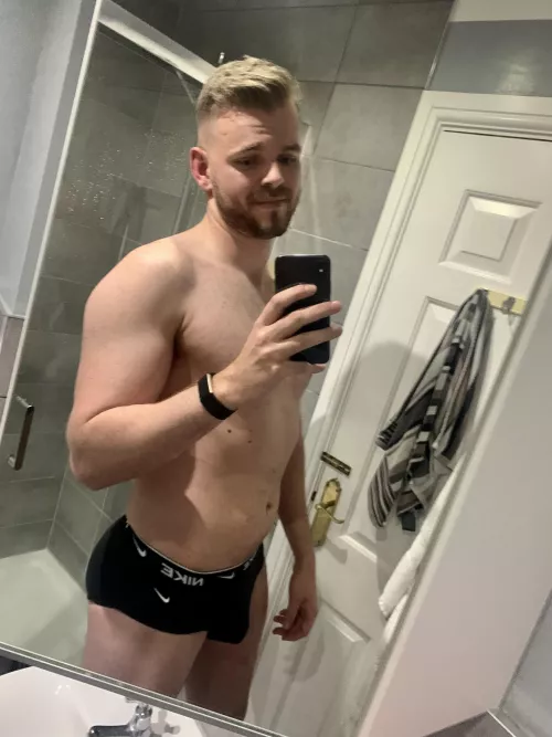 Hello 👋 by Robrocky94