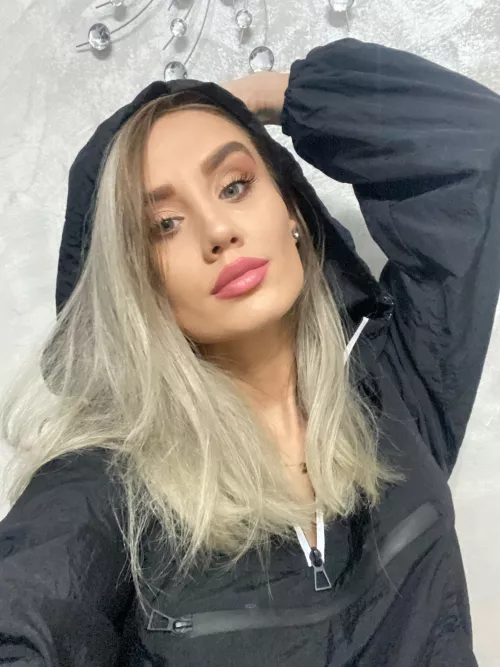 Hello there! by SophieeBelle_