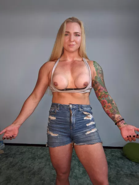 Hello there ;) by izzyisfit