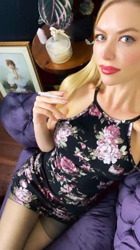 Hello there by LeggyAnna