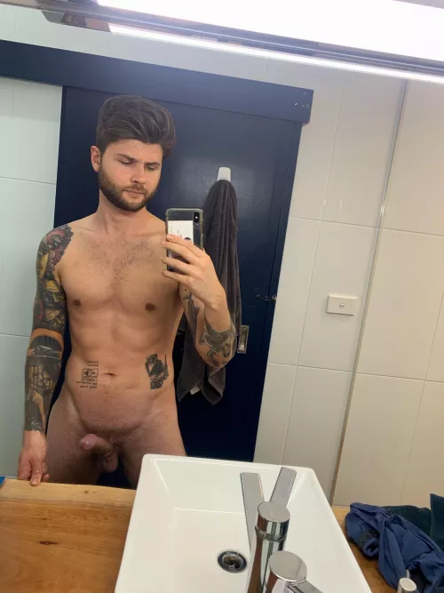 Hello there ✌🏻 by astronauts69