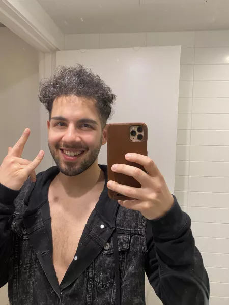 hello there:x :) by Curlybrownhairdude