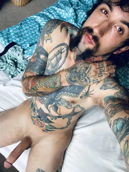 Hello to anyone scrolling new. by loveulikeareptile