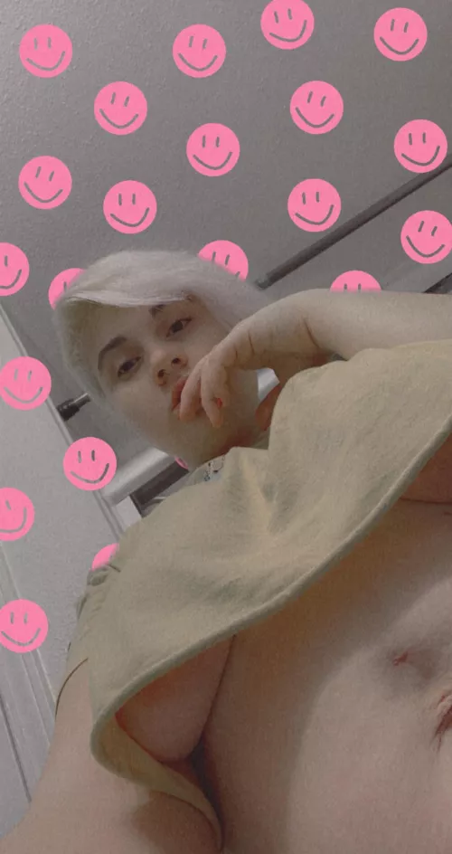 Hello under there 👋🏻 by thebrattylilkitten