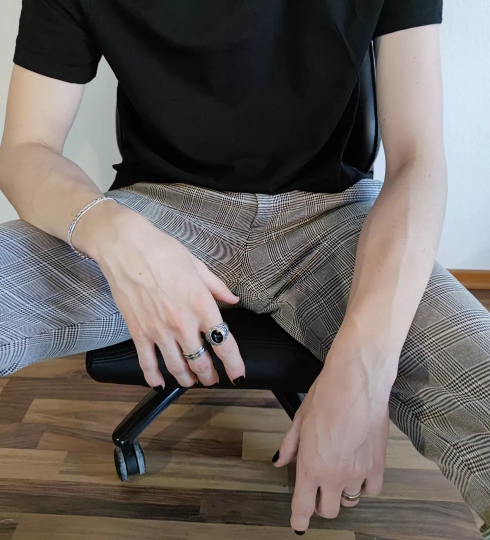 hello uwu posted by dennislewdd