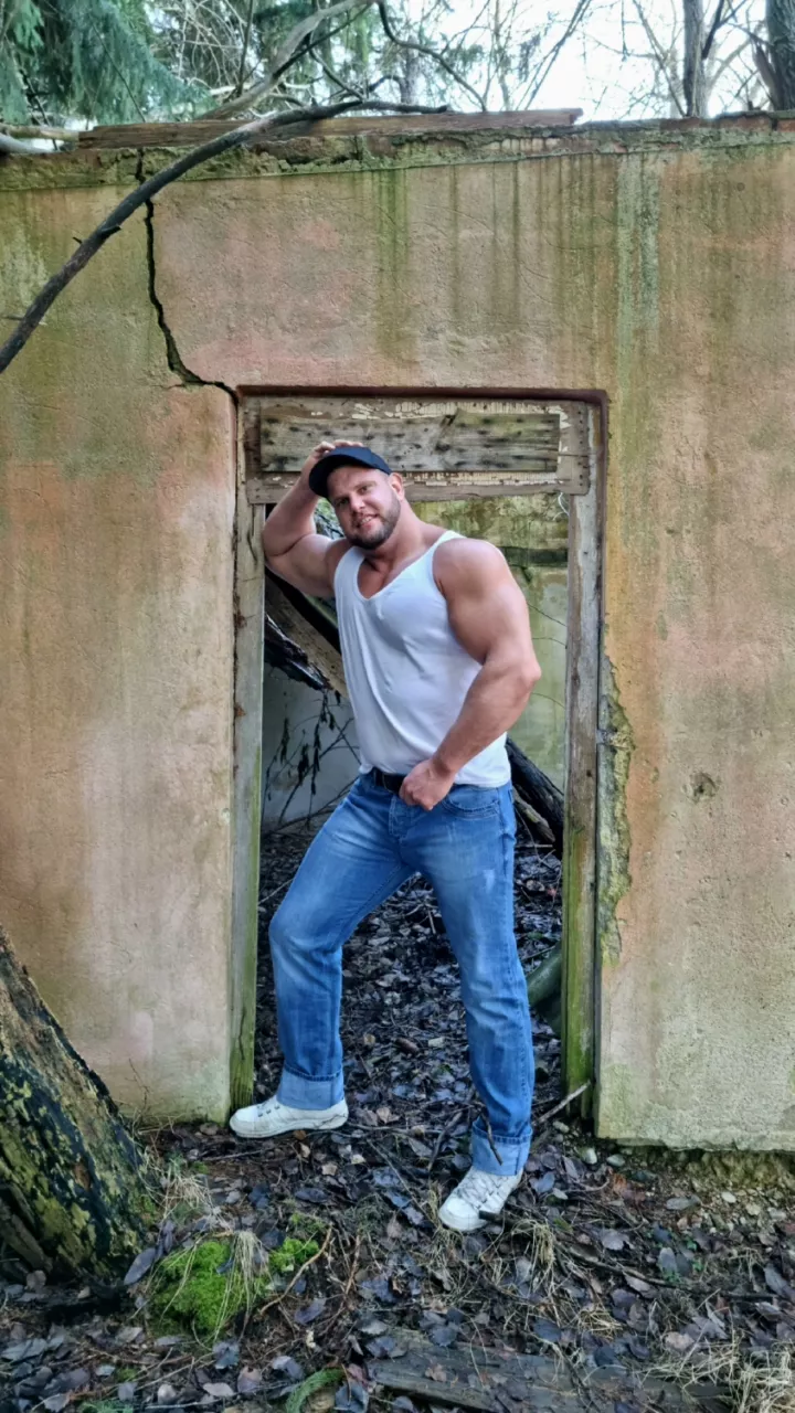 Hello 🙂 posted by Wrong-Engineering-74