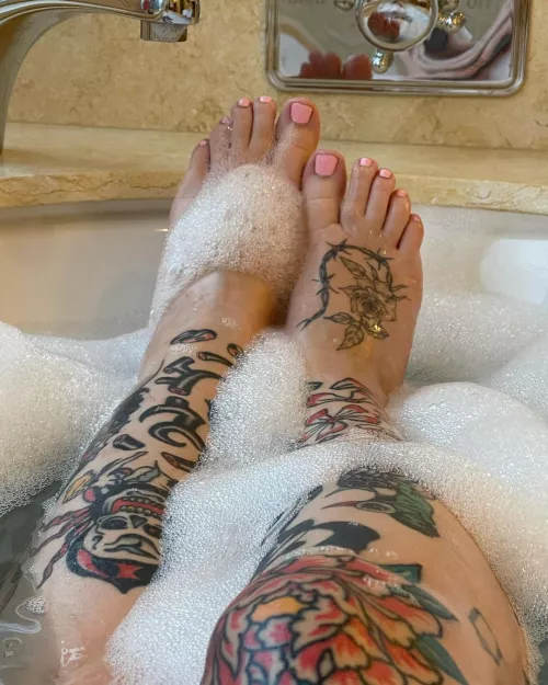 Hello..i'm a dom looking for faithful and submissive sub.👠👠lets have a conversation,get a connection have a laugh and find out more😇 before anything sexual.. by goddess_aurora_d