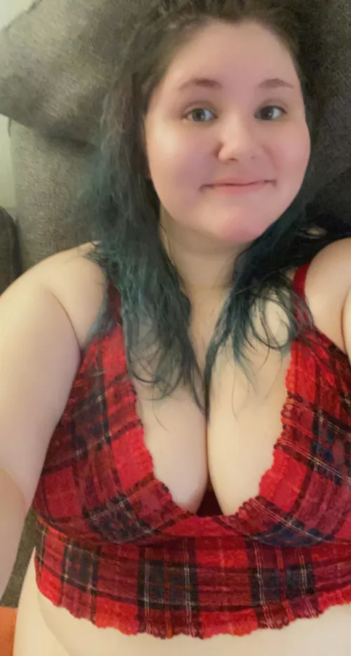 Hellooooo 💖💖💖 show me some love by 42069willow