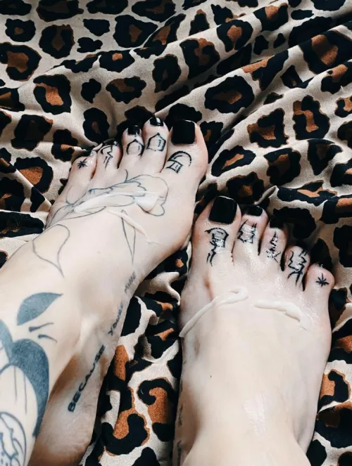 Help me moisturise? by blxckedoutbxby