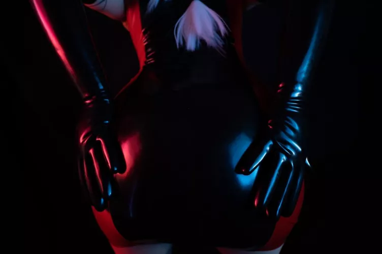 Help me shine my back ✨ by Brok3nBrat