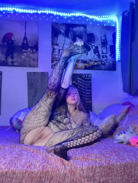 Help me stretch? by foXiebabi