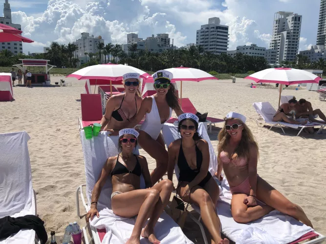 Hen weekend by superdred