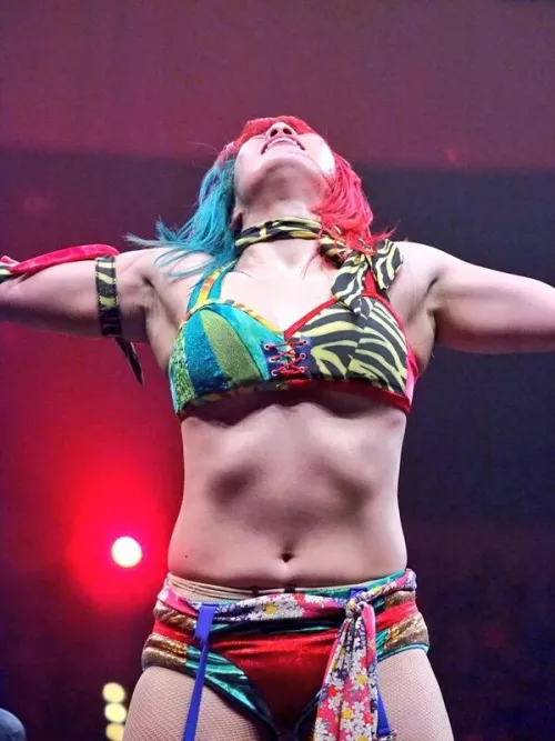 Her exposed belly turns me on by RagedSolid29