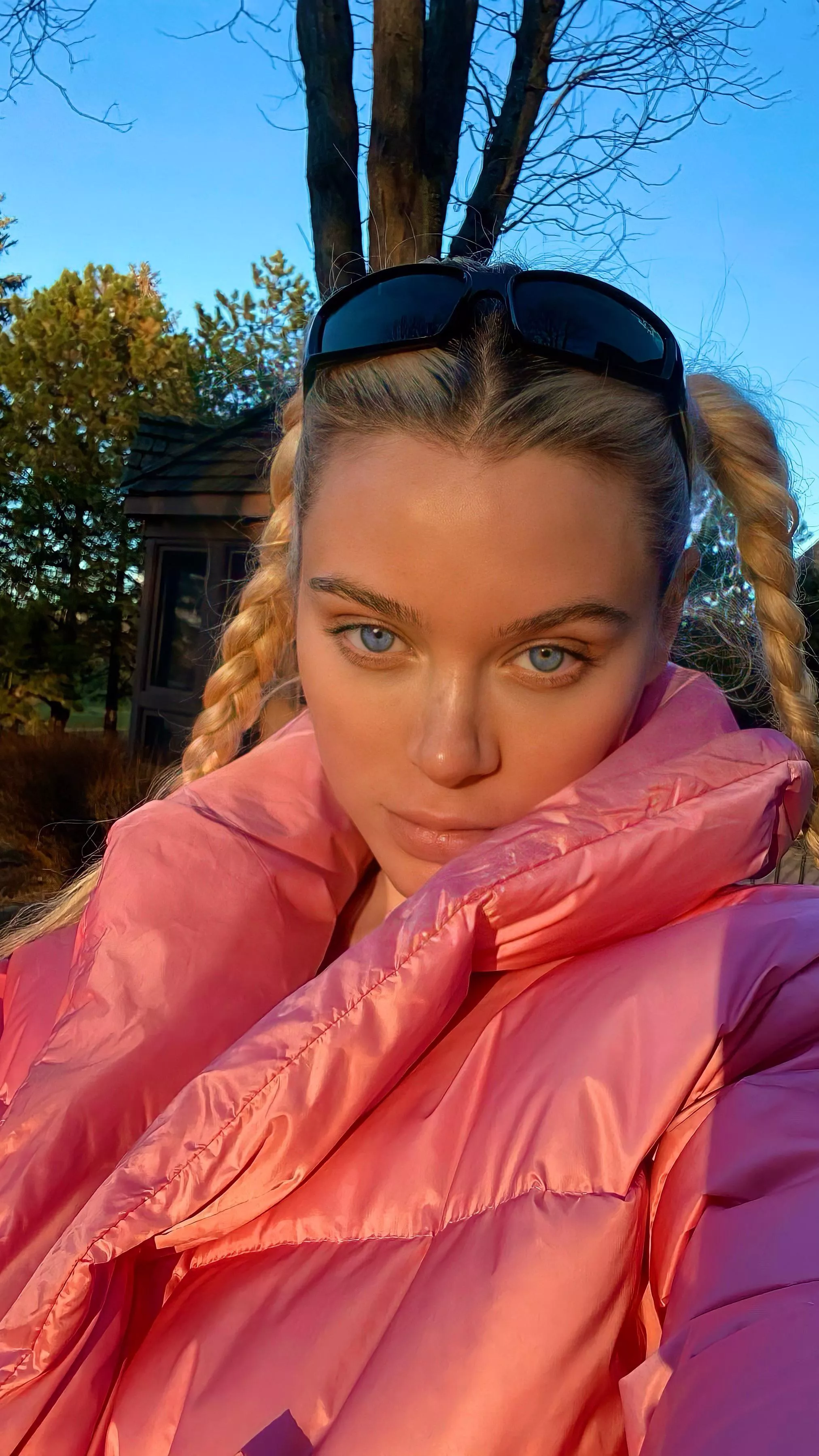 Her eyes 😍😩 posted by Disastrous-Flower-50