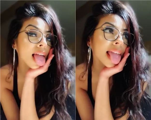 Her mouth looks so inviting by CerealJizzer_