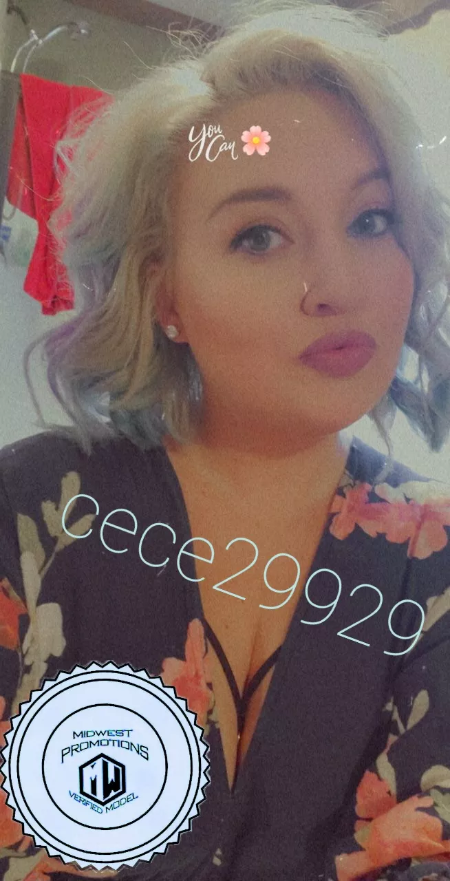 Her wavy hair and blue eyes posted by MidwestPromosVegas