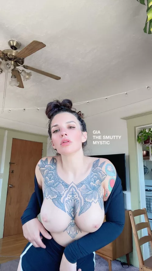 here i am by giathesmuttymystic