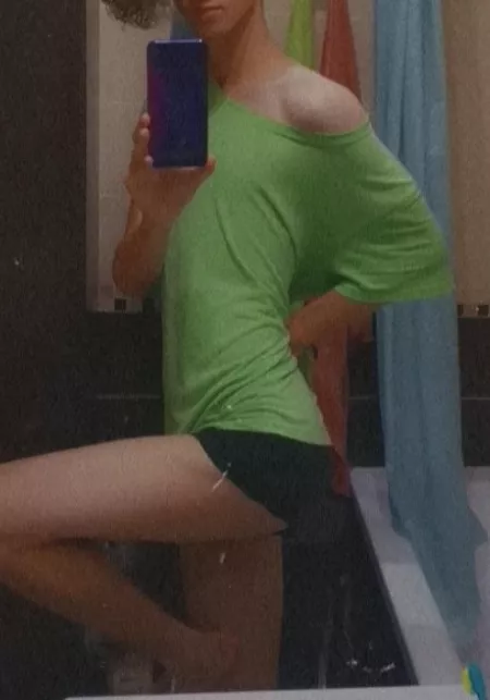 here is 1 more mirror pic of me since you guys liked the last pic so much by maslovevedierko