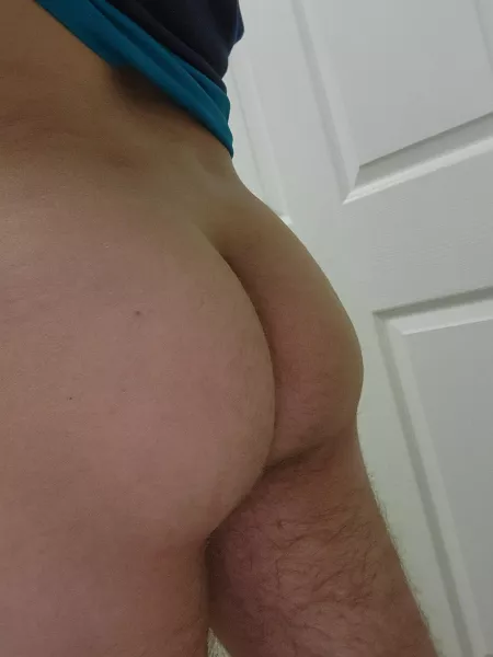 Here is a little EMS booty too 😉 by lookinaround001