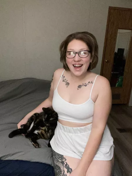 Here’s a pic of me and my cat who is also thick like mama bc she never stops eating 😉💋 by KayMarie_xo