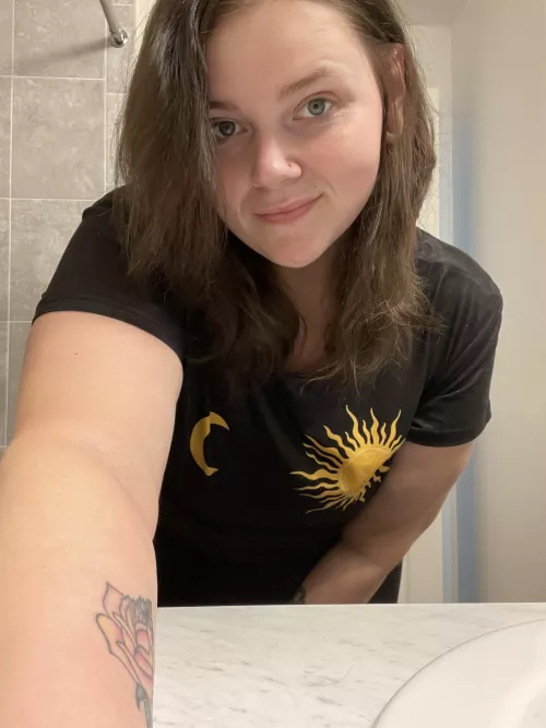 Here’s a selfie that shows my sick self ☺️ you’re welcome 😜 by bettygoesrawr