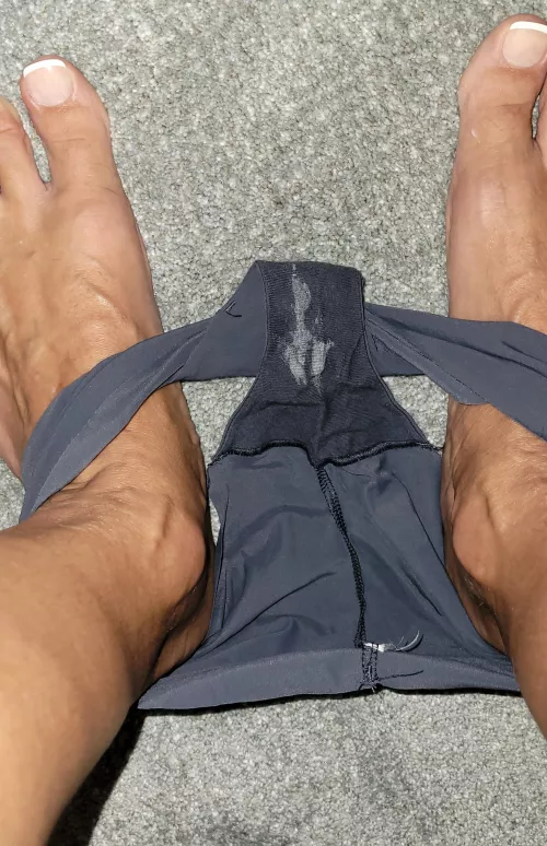 Here's another pair with lip cleavage grool marks. Mmmm. by According_Reporter45