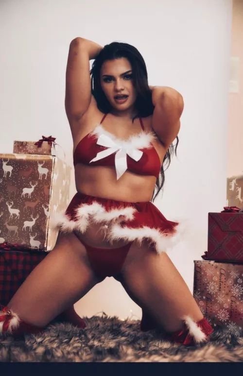 Here’s me in my red Xmas lingerie 😘 by glumgirl_3452