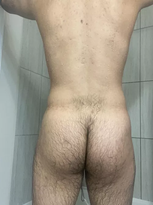 Here’s my giant wet runner’s ass for you;) by gluteus2