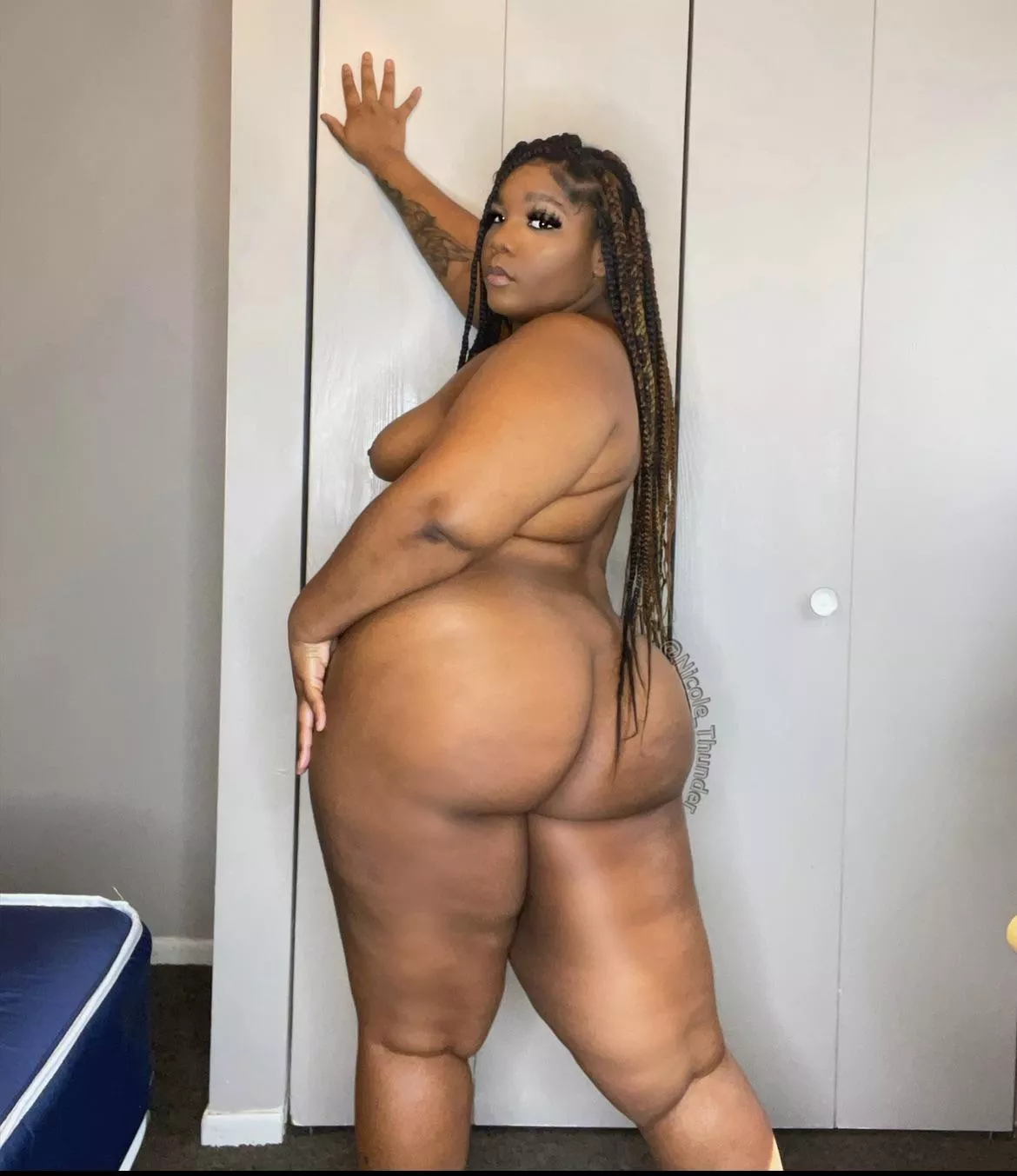 Here’s my good side . posted by Nicole_Thunder