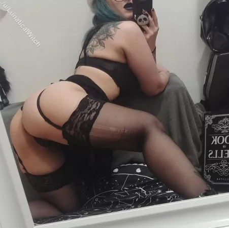 Here's your daily dose of Goth butt to lighten up your Monday 🖤 by LunaticalWitch