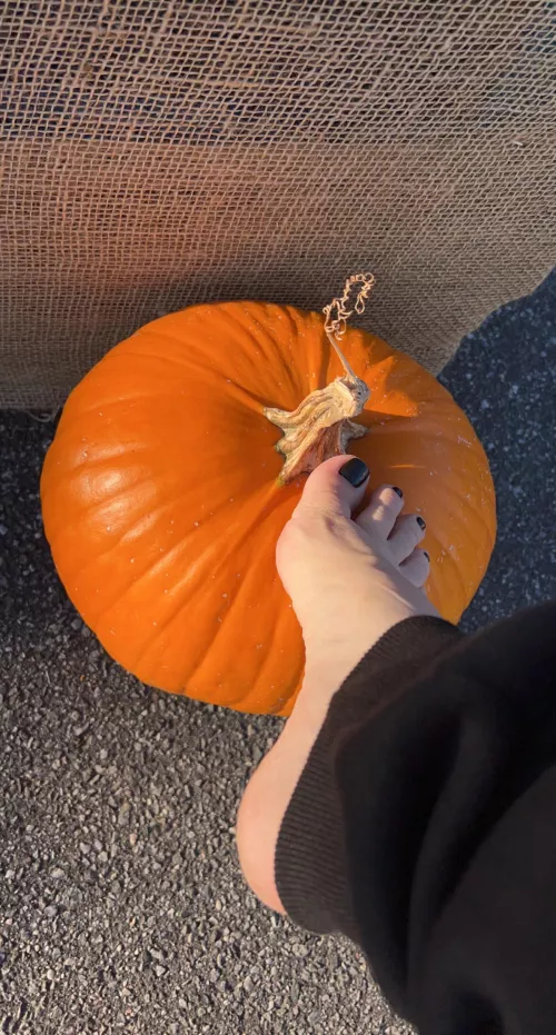 He’s cute ;) by SamanthaGeorge89