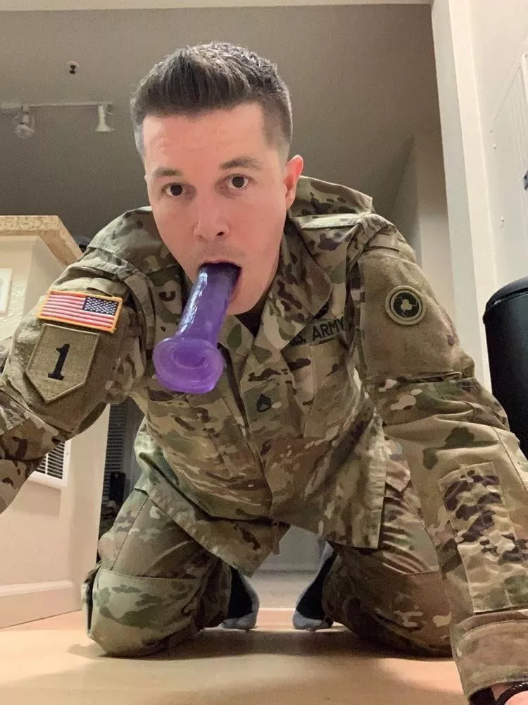 He’s looking for a real cock posted by Drewwseph