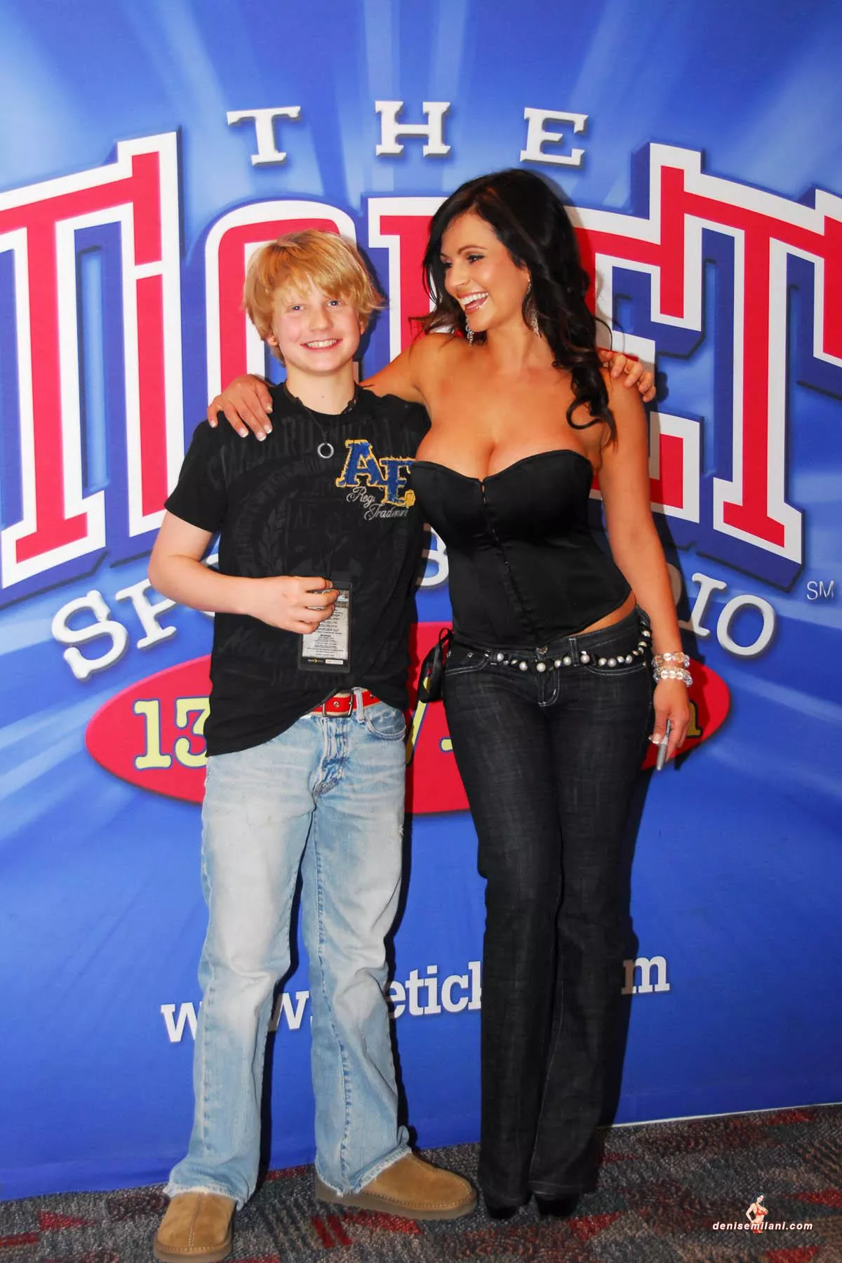 He's only a teen and already met the hottest woman he'll ever see in his whole life posted by mcmxcv9595